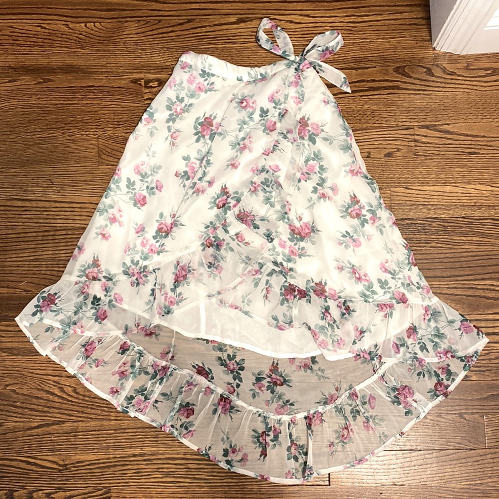 Abercrombie & Fitch size XXS medium to long flowy flower printed white skirt
